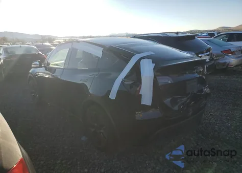 2025 Tesla Model Y from USA, damaged, VIN 7SAYGDEE4SF275775